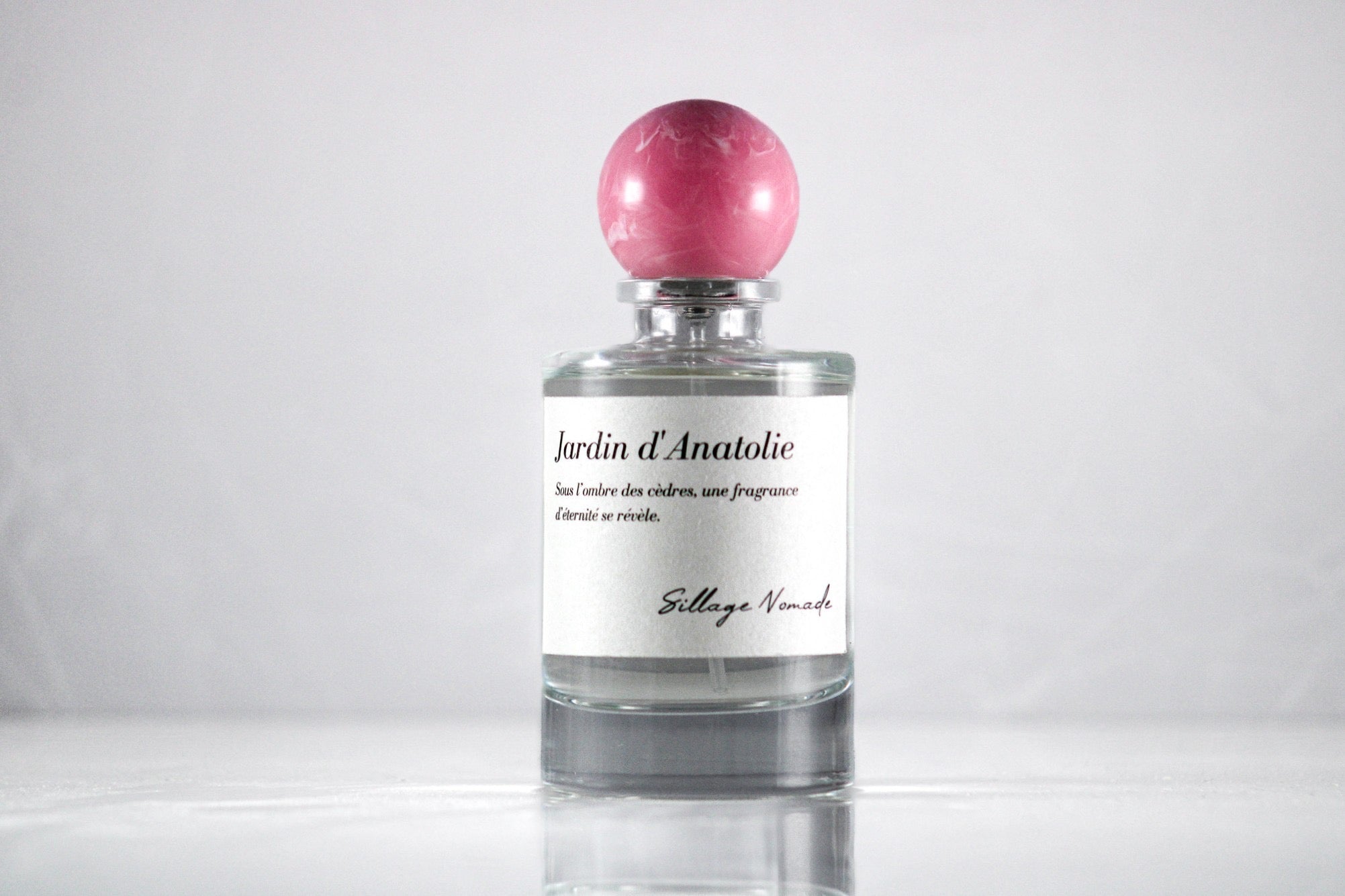 Parfum Jardin d'Anatolie de Sillage Nomade, flacon élégant avec étiquette, présenté sur fond neutre.